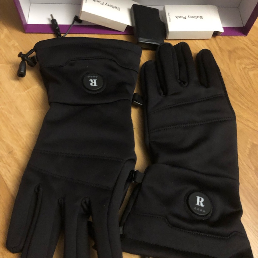 Black R-branded Winter Tech Gloves